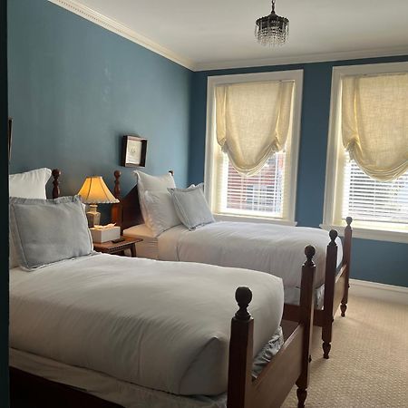 Ironclad Inn And Bourbon Room เฟรเดอริกส์เบิร์ก ภายนอก รูปภาพ