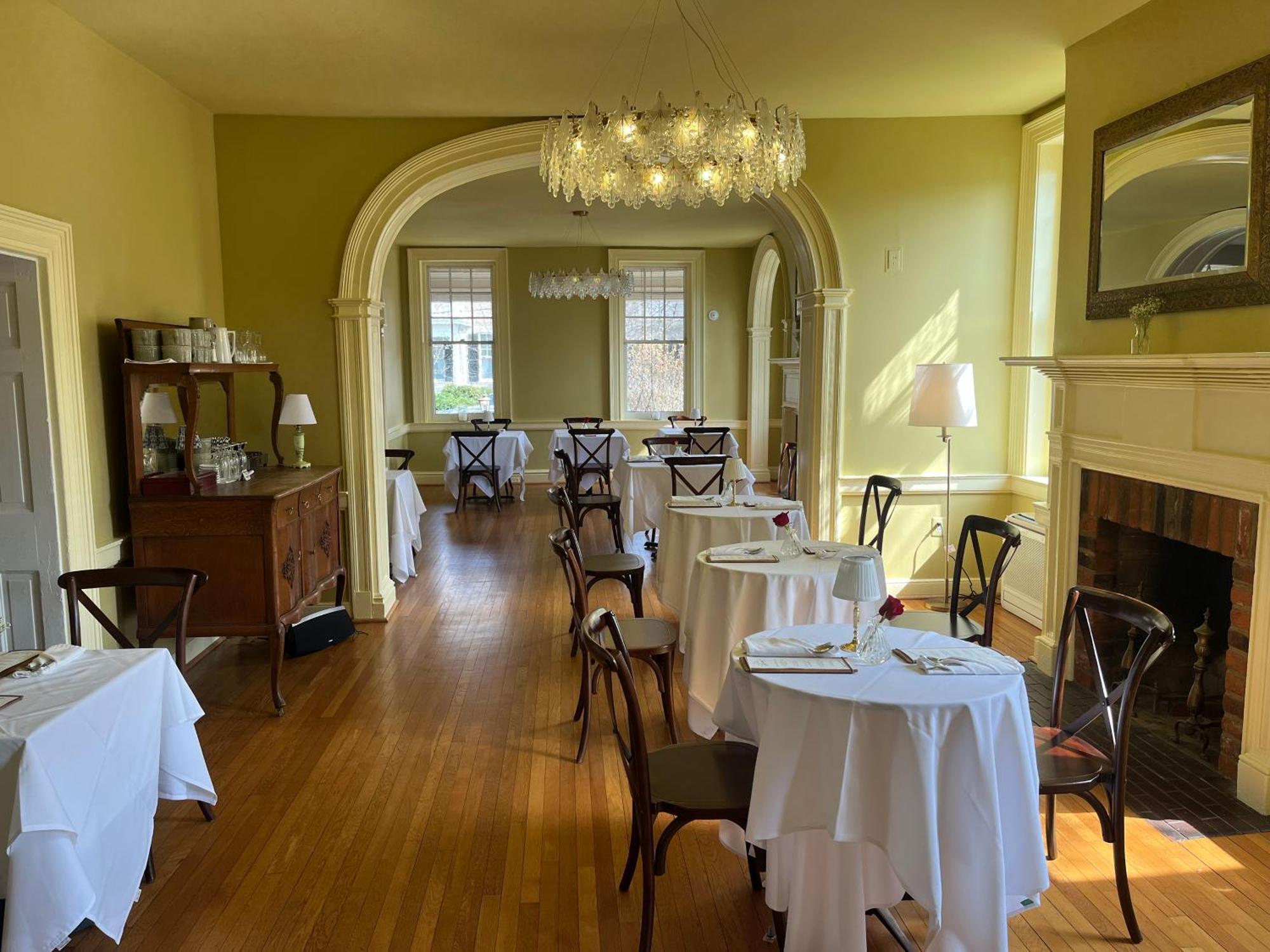 Ironclad Inn And Bourbon Room เฟรเดอริกส์เบิร์ก ภายนอก รูปภาพ