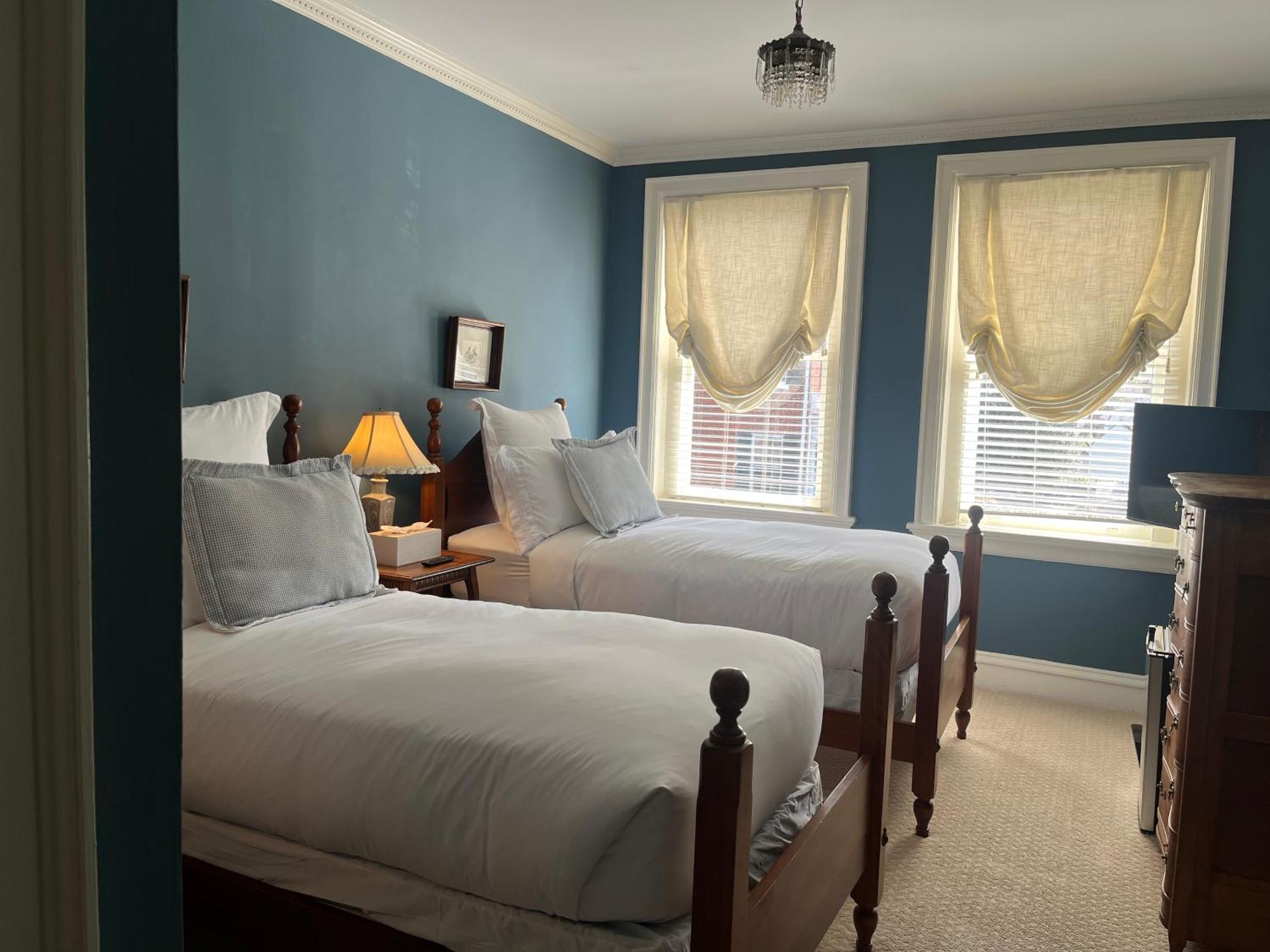Ironclad Inn And Bourbon Room เฟรเดอริกส์เบิร์ก ภายนอก รูปภาพ