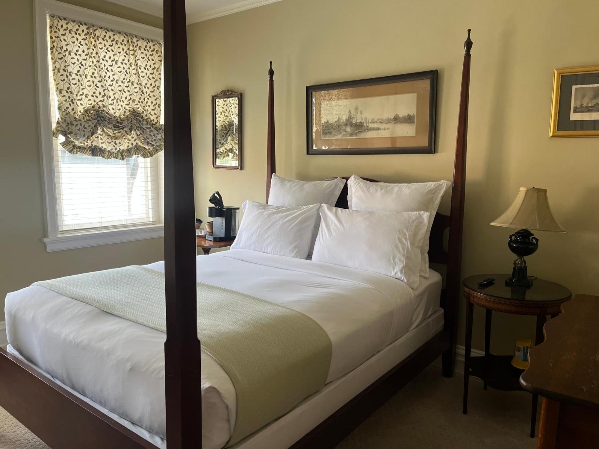 Ironclad Inn And Bourbon Room เฟรเดอริกส์เบิร์ก ภายนอก รูปภาพ