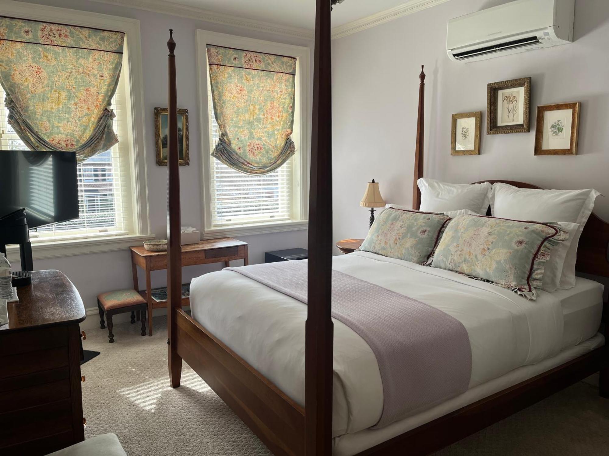 Ironclad Inn And Bourbon Room เฟรเดอริกส์เบิร์ก ภายนอก รูปภาพ